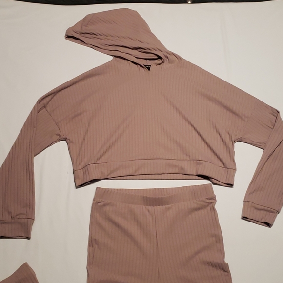 Forever 21 Cropped 2 Piece Set - Picture 3 of 4